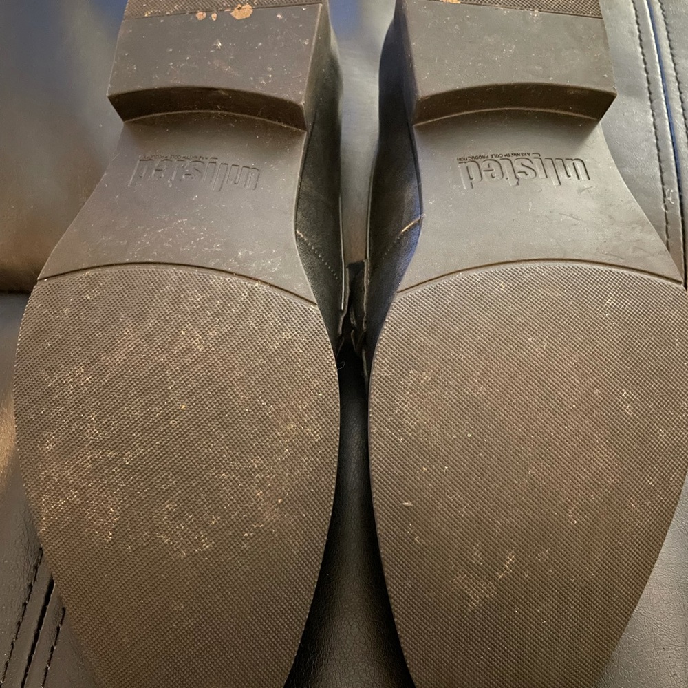 Unlisted by Kenneth Cole Black Stay Loafers - Picture 4 of 4